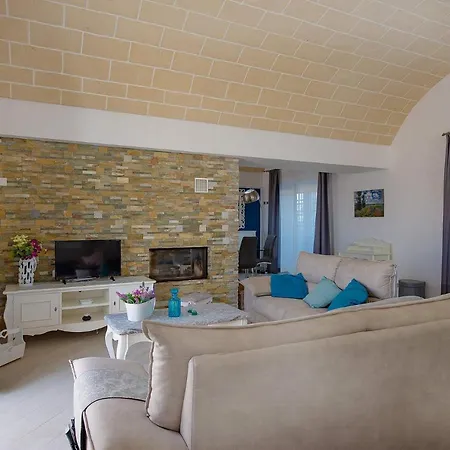 La Bella Villa